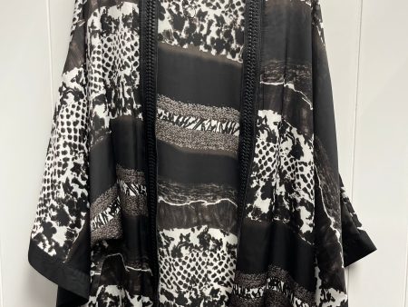 Kimono By Clothes Mentor In Black & White, Size: M Online now