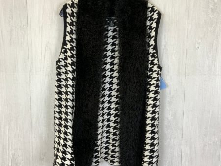 Vest Sweater By Clothes Mentor In Black & White, Size: M Fashion